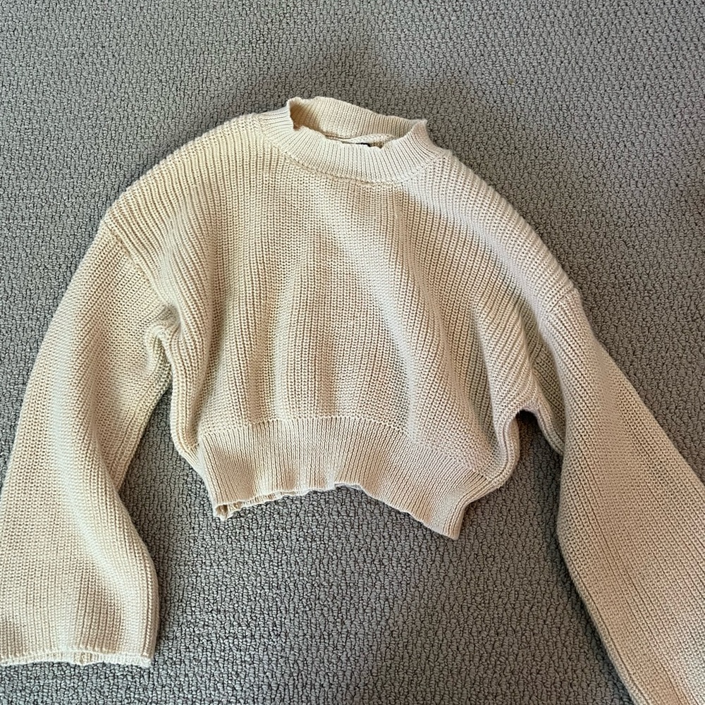 forever 21 cute sweater with sorta flare arms but not too much and it's so comfy